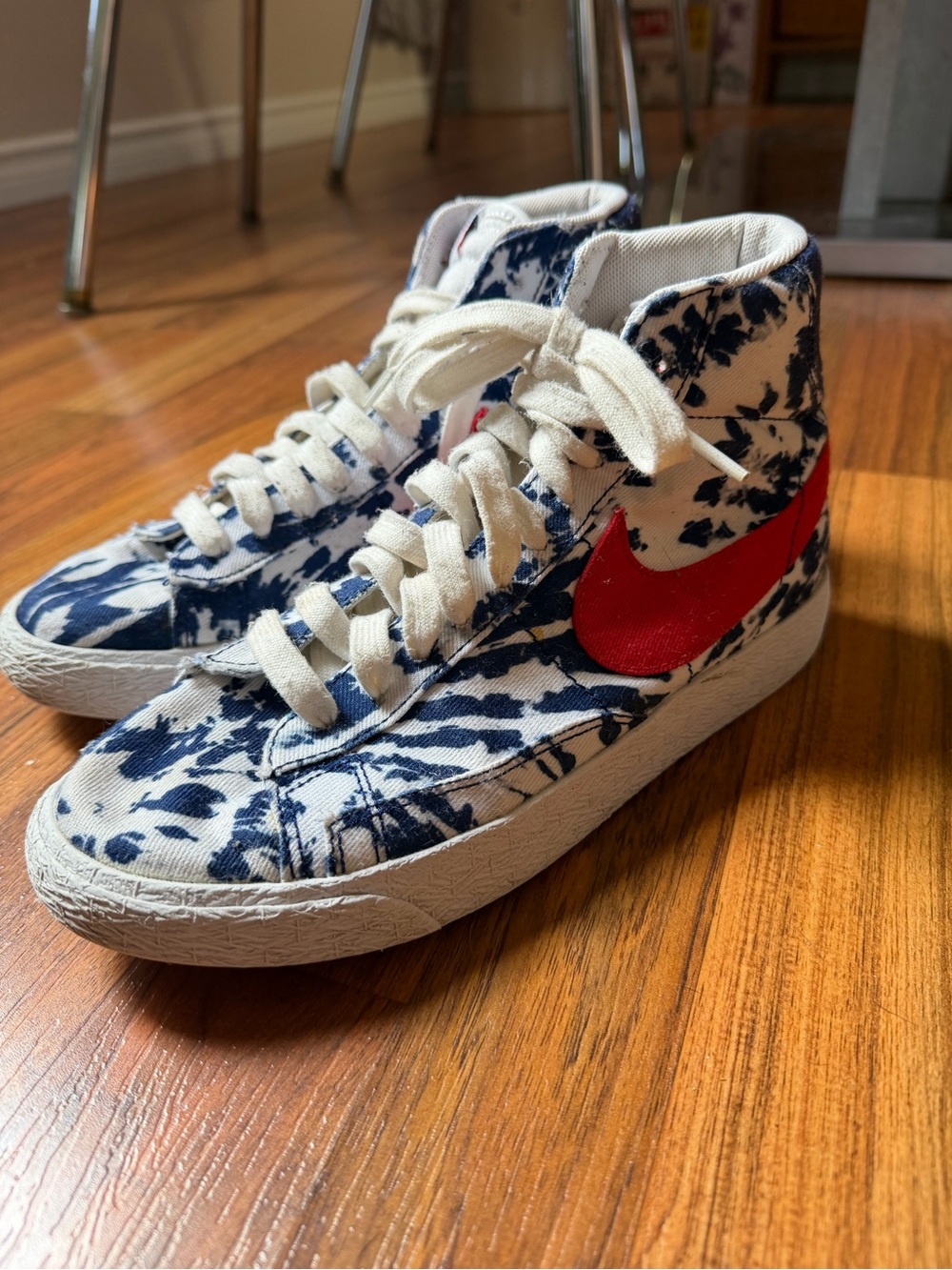 Nike Blazer Mid '77 SE Tie Dye Canvas Sneakers Red Swoop Size 5Y / Women’s 6.5